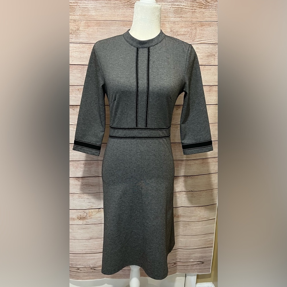 HOMEYEE Crew Neck 3/4 Sleeve gray with Black Stitching Aline Dress size 4